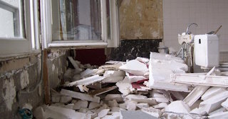 Демонтаж хрущевки в Гудермесе - удаление старых полов и стен по выгодной цене от 1800 рублей.